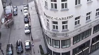 Melody squirts through the window on the head of passersby!