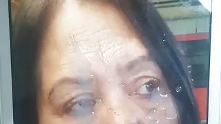 Tribut an rauchende Milf