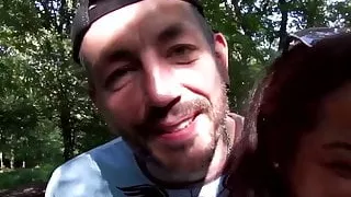 Geiles Exotisches Teen beim spazieren Outdoor gefickt