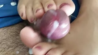 She gave me a footjob