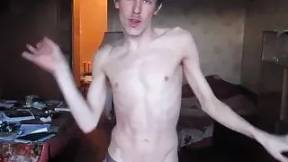 Twink ist immer hungrig nach rohem Schwanz