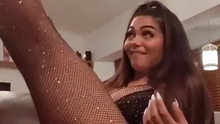 kenia estrenando bodysuit fishnet con glitter