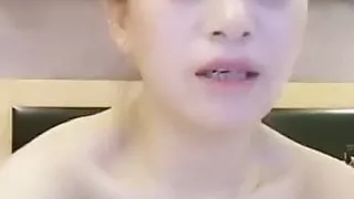 Pink and petite beauty anchor opens a room