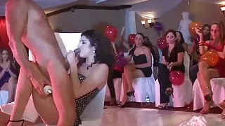 CFNM babe railed hardcore while her girlfriends watch