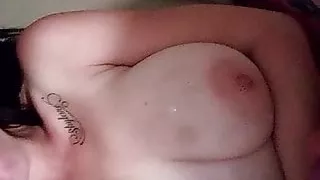 Ejaculation sur ces gros seins