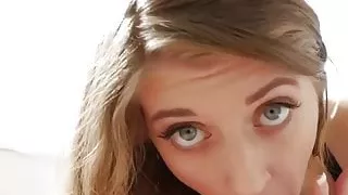 Cockteasing beauty sucking swollen knob