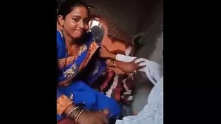 Desi Bhabhi Giving Handjob To her Lover