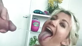 Blonde drink piss