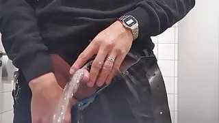 Piss on Publictoilet