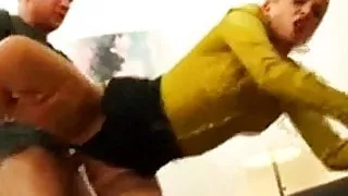 PISSING IN ACTION - Pissing glamour babe gets a facial wash