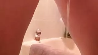 Und wieder pisst meine Fickfreundin nur fuer mich