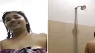 Today Exclusive- Sexy Bhabhi Bathing On Video...