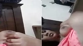 Today Exclusive- Cute Lankan Girl Sucking Her...