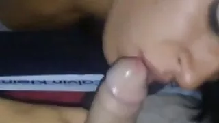 Cette bonne beurette me suce sur le parking