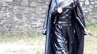 Cerna hradni pani - Black latex domina