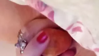 putita trola argentina metiendose una zanahoria en la concha