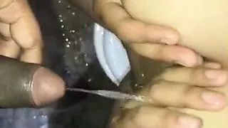 Kencing kat tetek awek