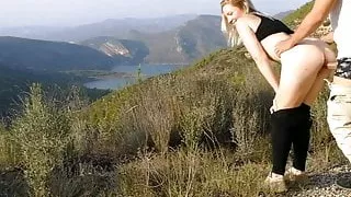 Sperma-Müllcontainer Rothaarige Russin bekommt Lust auf Creampied