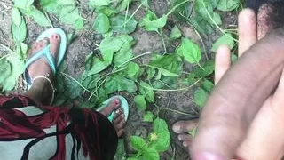 Desi girl handjob in jungle
