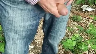 Opa beim Wichsen im Wald