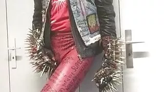 Ich werde total geil in meiner Lederjacke und superskinny