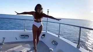 Jessica paszka praesentiert ihren Fickarsch