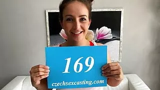 Amateur whore gets bitch fucked in casting