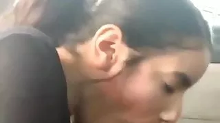 Petite suce en voiture