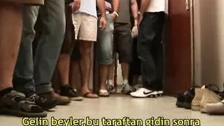 karisini paylasan adam