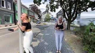 Lara CumKitten - Teaser FERNGESTEUERT durch die City