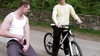 Analsex im Freien auf den Radwegen