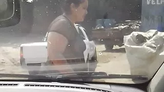 Mary casada Mostrando as tetas pros comerciantes