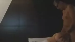 A mi mujer le encanta ponerse en cuatro y recibir verga