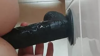 Tight Ass White Boi reitet seinen bbc Dildo