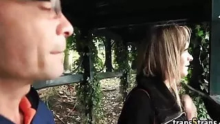 Blinkende Shemale hart gefickt