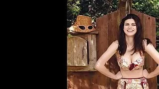 alexandra Daddario (Joi)