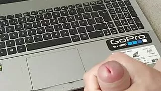 Masturbating while I see a girl masturbating herself.