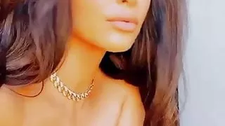 Kim Kardashian Big Cleavage