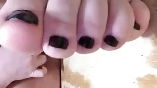 pretty black toes