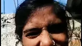 Desi village girl outdoor fingering