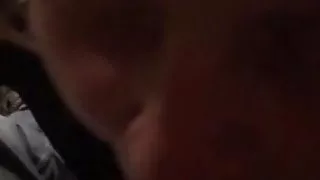 Me lo succhia con la mascherina abbassata - ita