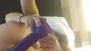 Milf Jen stuffs her pussy