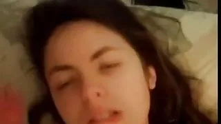 Une bonne pipe et une belle ejac sur les sein