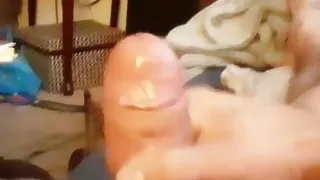 Spielt mit meinem Schwanz und sperma