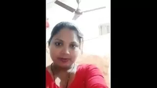 Today Exclusive-Sexy Bhabhi Showing Her Boobs...