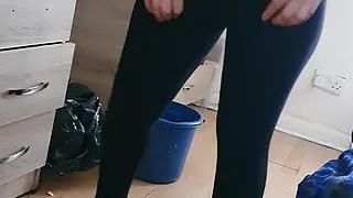 Stiefmutter in Leggings Morgenfick mit pakistanischem Stiefsohn