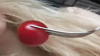 Deutsche.. Fettsau stopft sich Tomaten in die Fotze!