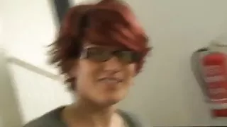 Deutsche.. MILF fingert sich im Hotel und wird angewichst