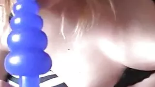 Dicker.. Dildo in Fotze gepresst