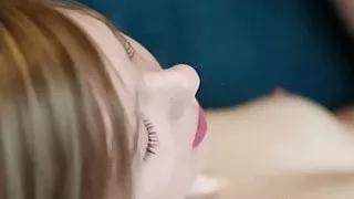 Sexy Yanks Mae Fingering Her Hairy Snatch